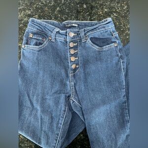 Fashion Nova Women’s Size 7 High Waited Button Up Stretch Skinny Jeans